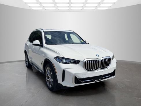 Used 2024 BMW X5 xDrive40i AWD/4WD image 3