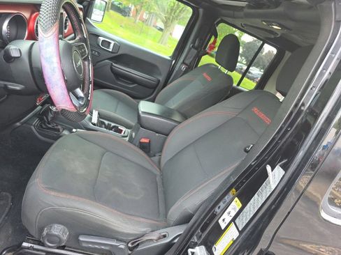 Used 2018 Jeep Wrangler Unlimited Rubicon AWD/4WD image 11