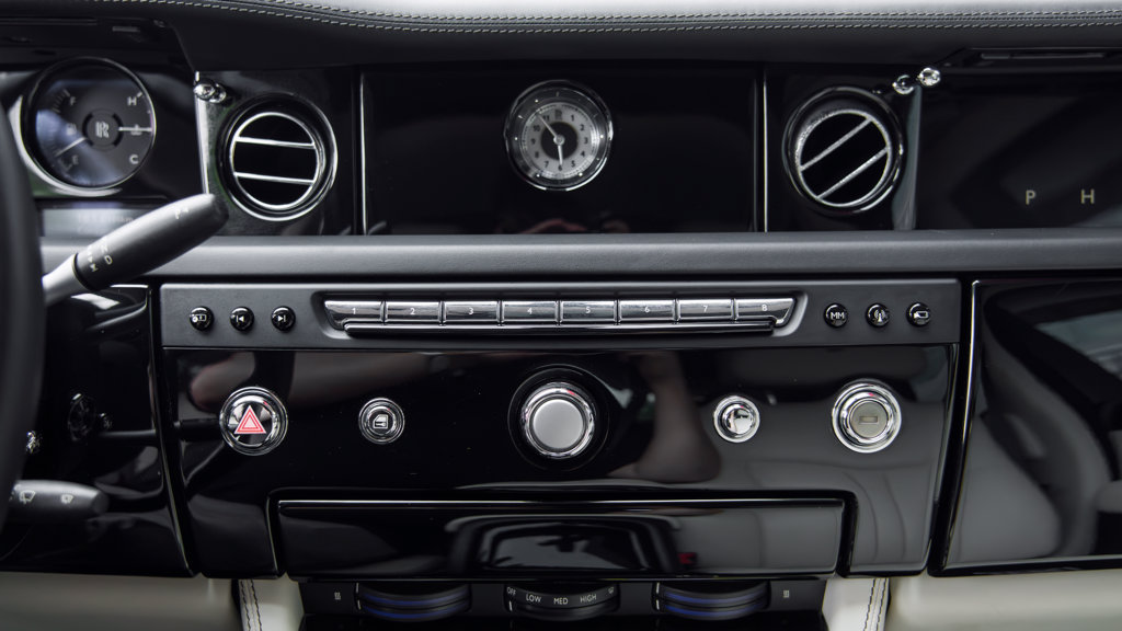 Used 2014 Rolls-Royce Phantom Sedan RWD image 26