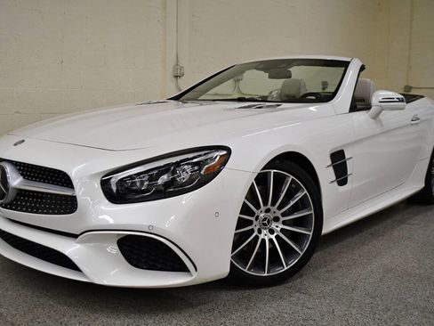 Used 2017 Mercedes-Benz SL 550 image 1