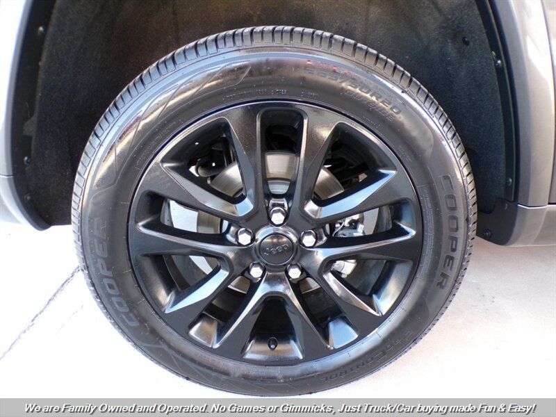 Used 2021 Jeep Grand Cherokee Laredo X AWD/4WD image 42