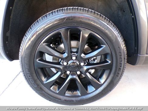 Used 2021 Jeep Grand Cherokee Laredo X AWD/4WD image 42