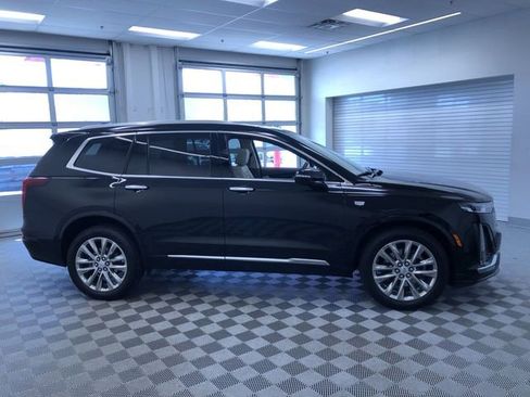 Used 2022 Cadillac XT6 Premium Luxury w/ Technology Package AWD/4WD image 27
