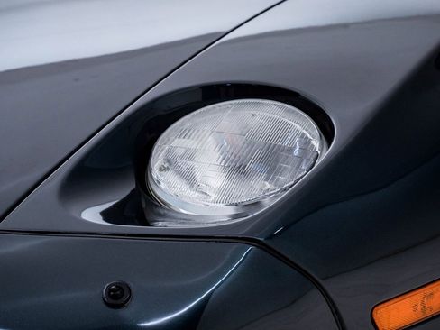 Used 1995 Porsche 928 GTS image 3