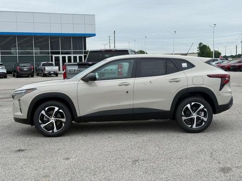 New 2026 Chevrolet Trax RS w/ Sunroof Package FWD image 2
