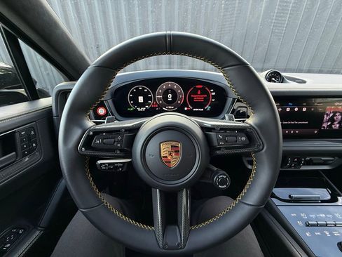 Used 2025 Porsche Cayenne GTS image 31