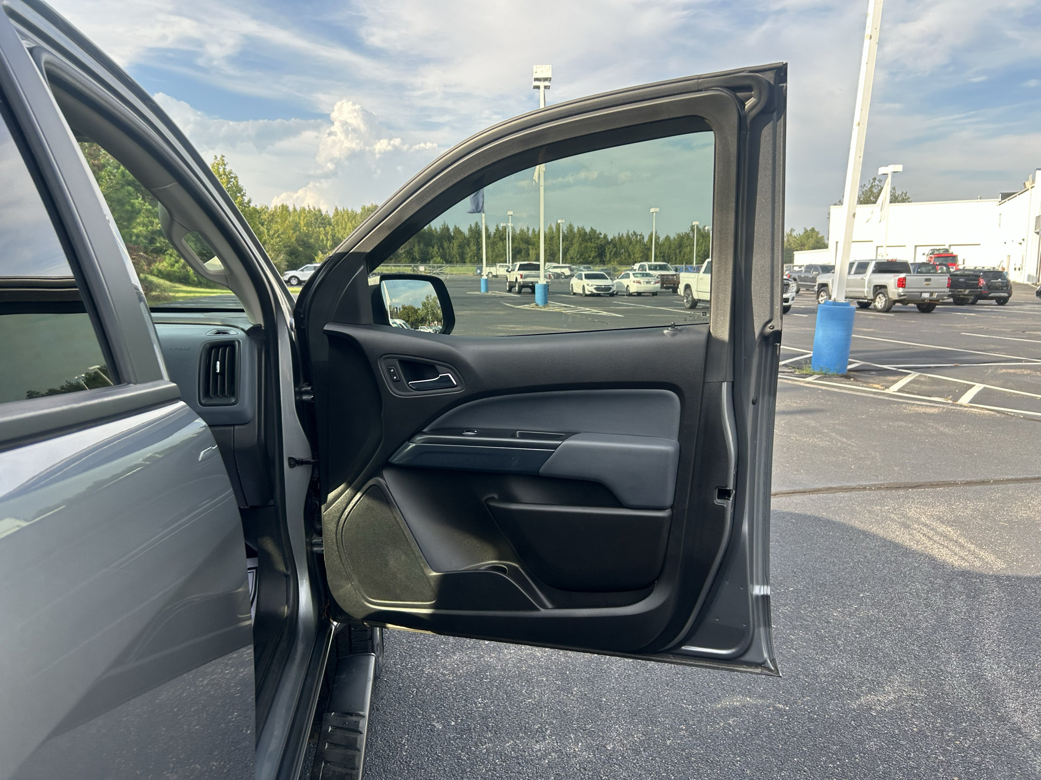 Used 2021 Chevrolet Colorado Z71 AWD/4WD image 19