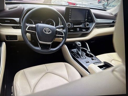 Used 2022 Toyota Highlander XLE image 5