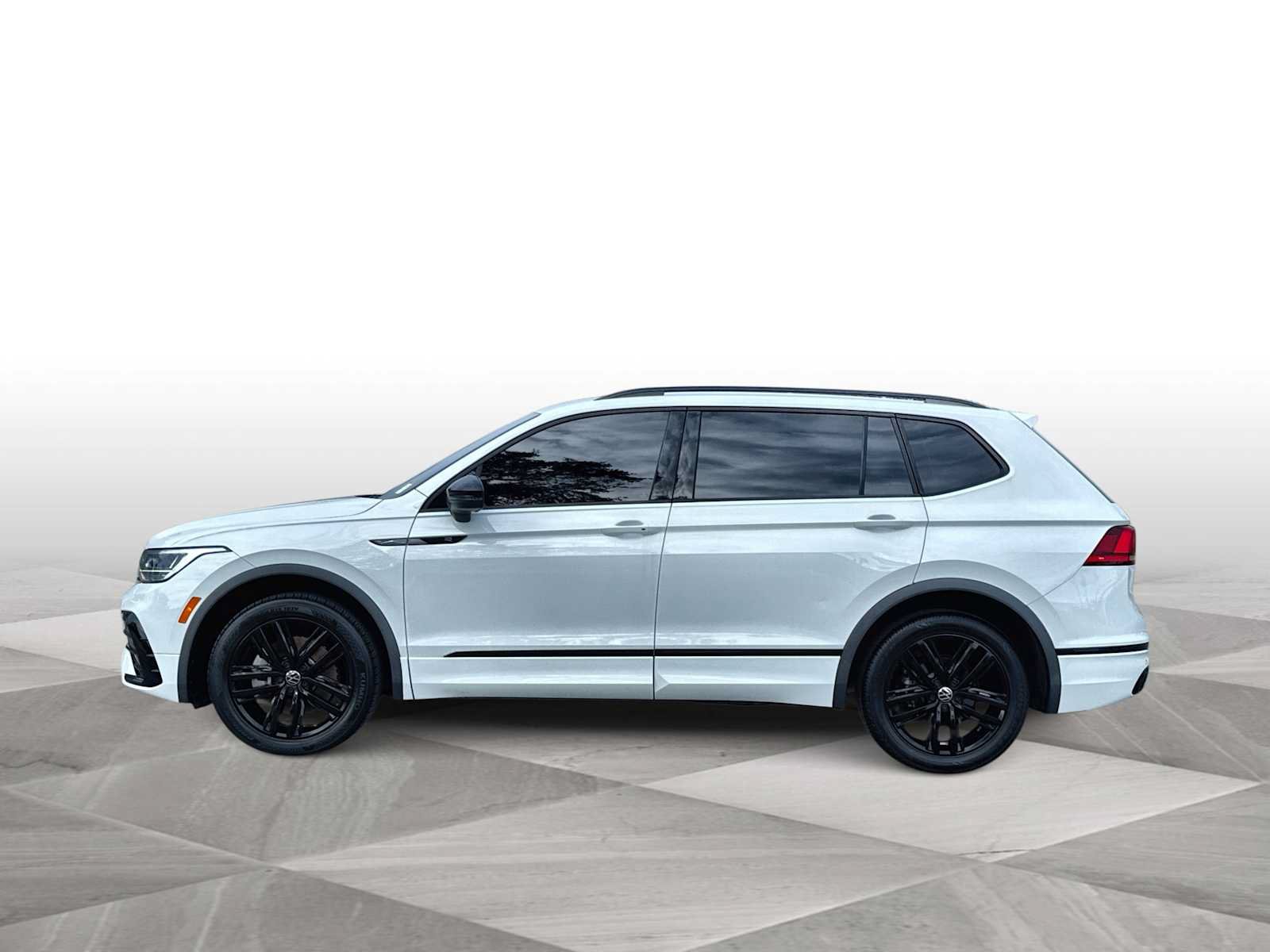 Used 2022 Volkswagen Tiguan SE R-Line FWD image 5
