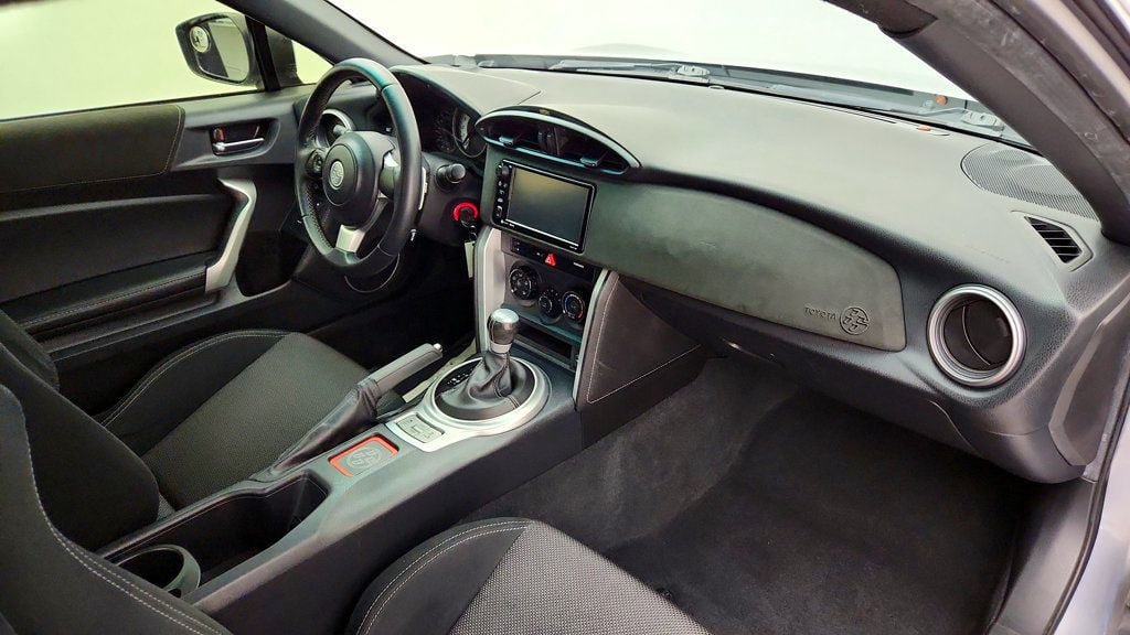 Used 2017 Toyota 86 RWD image 22