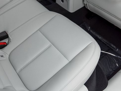 New 2025 Porsche Macan image 43