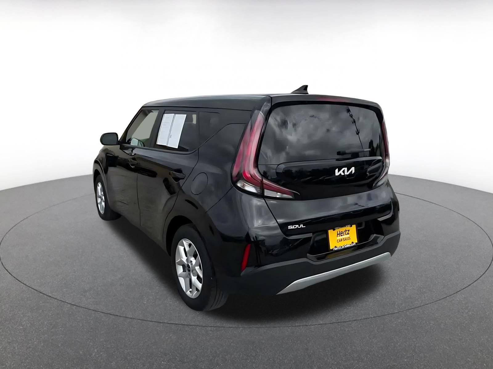 Used 2025 Kia Soul LX w/ LX Technology Package FWD image 10