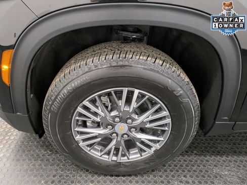 Used 2025 Chevrolet Traverse LT w/ Driver Confidence Package image 7