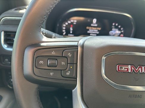 Used 2023 GMC Yukon XL SLT w/ SLT Luxury Package image 20