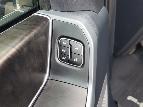 Used 2023 Ford F150 Lariat w/ Trailer Tow Package image 19