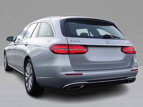 Used 2017 Mercedes-Benz E 400 4MATIC Wagon image 7