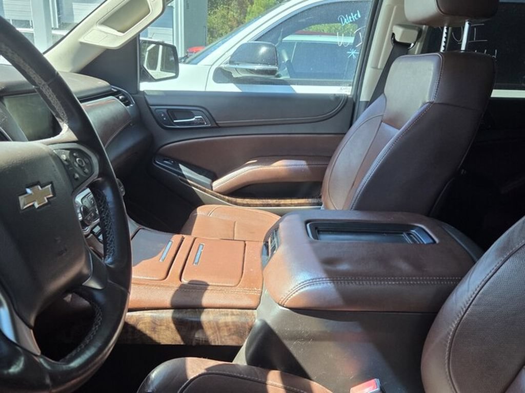 Used 2015 Chevrolet Suburban LTZ RWD image 3