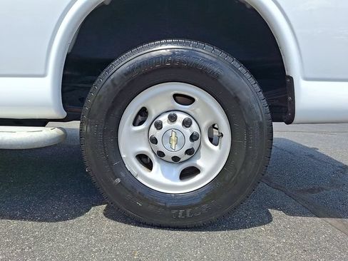 Certified 2024 Chevrolet Express 2500 w/ Driver Convenience Package RWD image 28