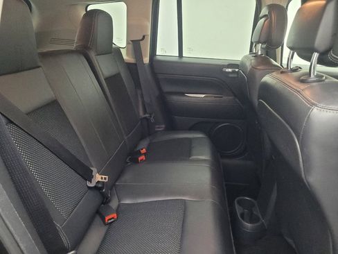Used 2014 Jeep Compass Latitude w/ Sun/Sound Group FWD image 19