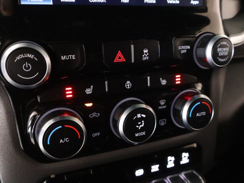 Used 2022 RAM 2500 Big Horn w/ Night Edition AWD/4WD image 8