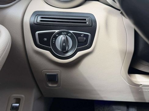 Used 2020 Mercedes-Benz GLC 300 4MATIC image 38