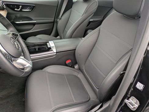 Used 2024 Mercedes-Benz C 300 4MATIC Sedan image 5