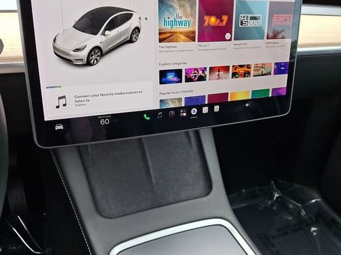 Used 2021 Tesla Model Y Long Range AWD/4WD image 18
