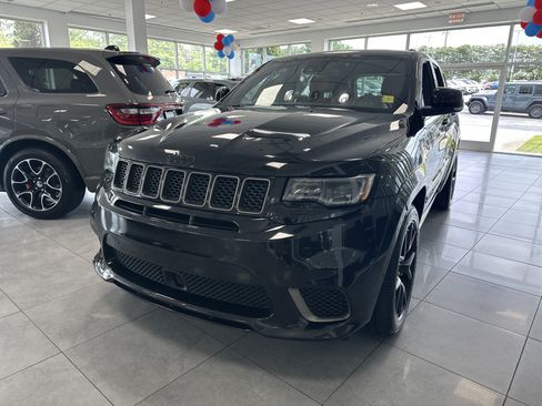 Used 2020 Jeep Grand Cherokee Trackhawk AWD/4WD image 5