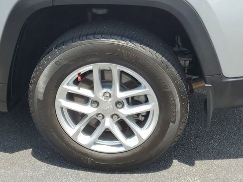 Used 2024 Jeep Grand Cherokee L Laredo w/ Trailer Tow Package image 5