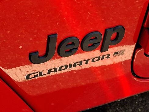 Used 2023 Jeep Gladiator Sport AWD/4WD image 10