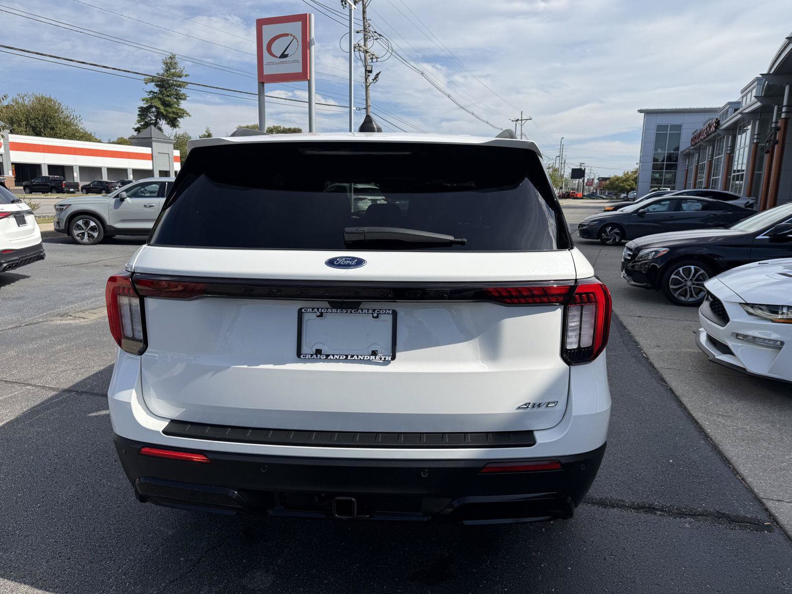 Used 2025 Ford Explorer ST-Line w/ ST-Line Street Pack AWD/4WD image 9