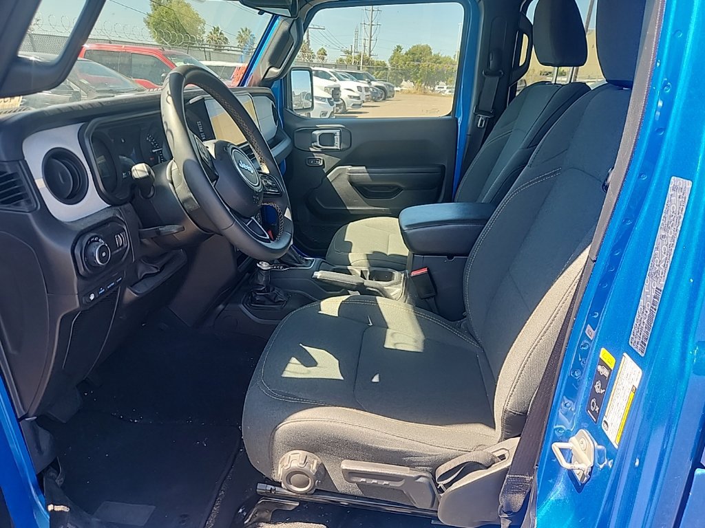 Used 2024 Jeep Wrangler Unlimited AWD/4WD image 18