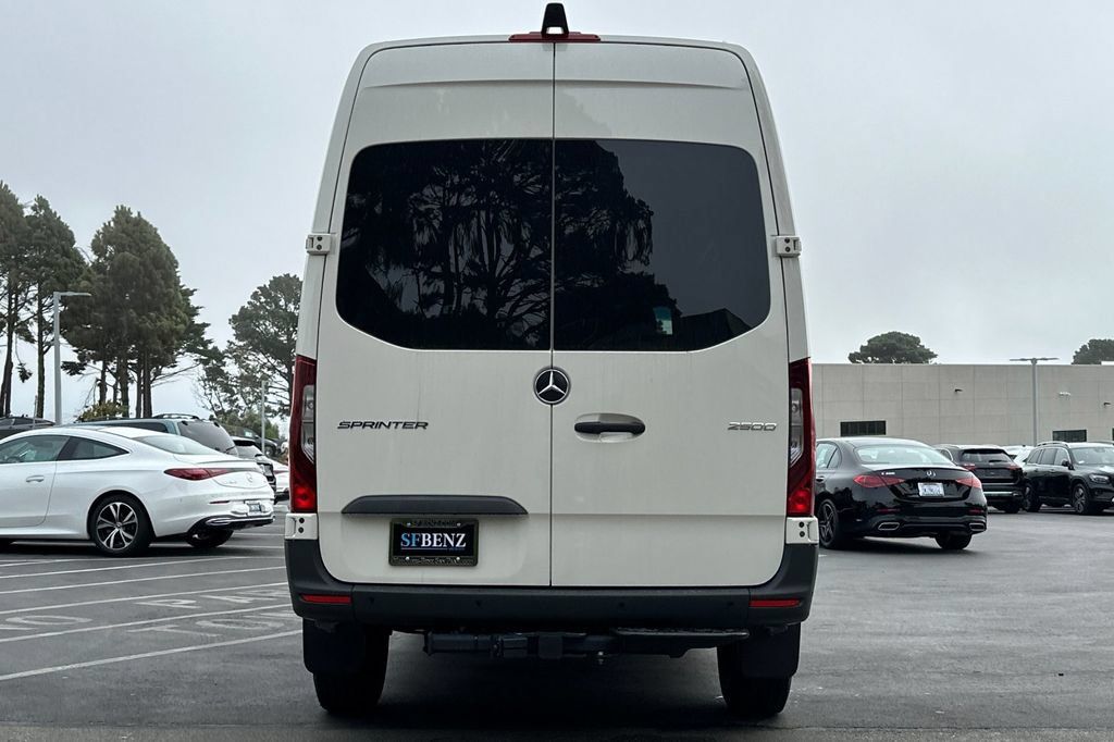 Used 2025 Mercedes-Benz Sprinter 2500 image 5
