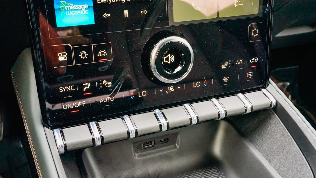 New 2027 GMC Terrain AT4 w/ Technology Package II AWD/4WD image 15
