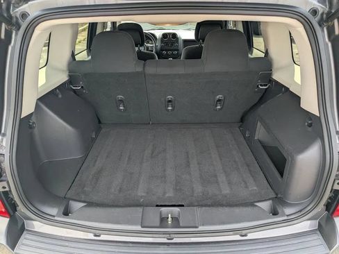 Used 2016 Jeep Patriot Latitude FWD image 16
