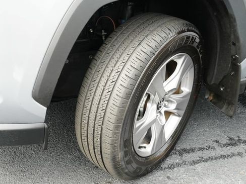 Used 2025 Toyota RAV4 XLE FWD image 12