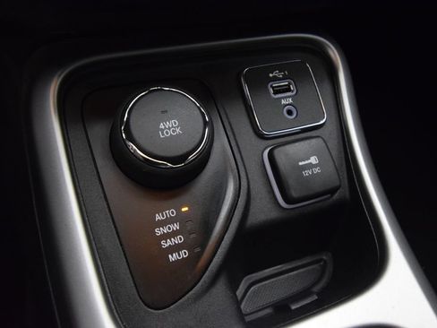 Used 2019 Jeep Compass Latitude w/ Cold Weather Group AWD/4WD image 33