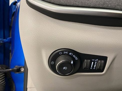 Used 2023 Jeep Compass Latitude image 11