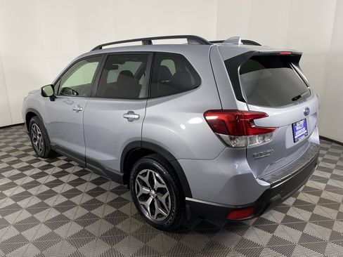 Used 2020 Subaru Forester Premium image 9