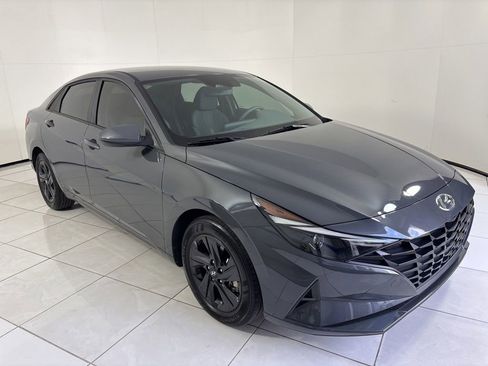 Used 2023 Hyundai Elantra SEL w/ Preferred Accessory Package image 7