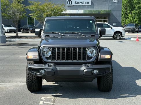 Used 2025 Jeep Gladiator Sport AWD/4WD image 8