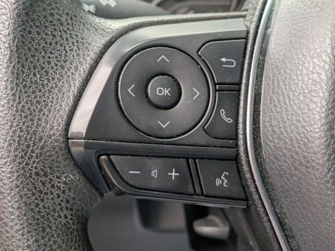 Used 2020 Toyota Camry LE image 10