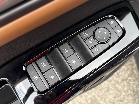 New 2026 Nissan Pathfinder Platinum FWD image 17