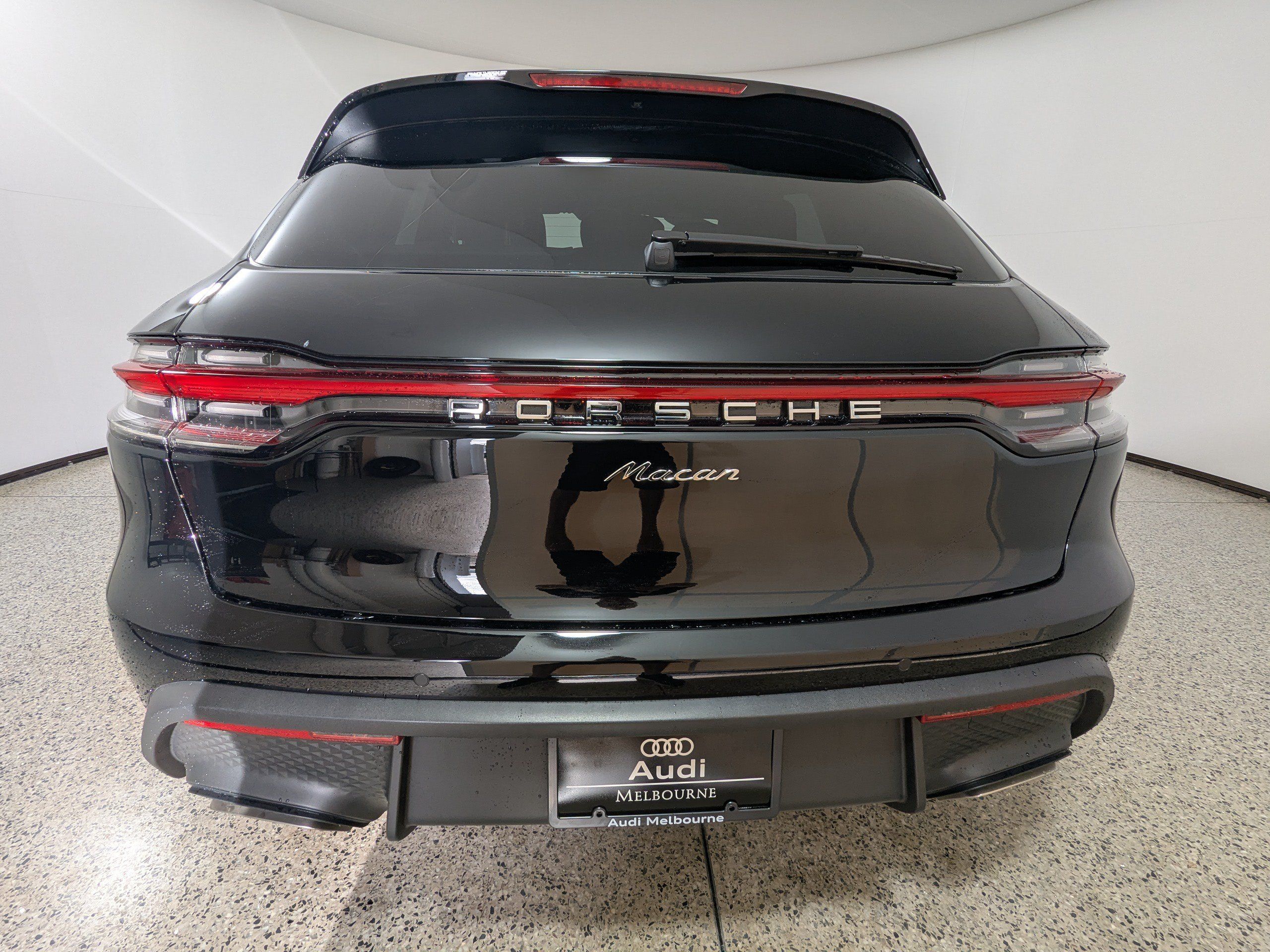 Used 2026 Porsche Macan AWD/4WD image 6
