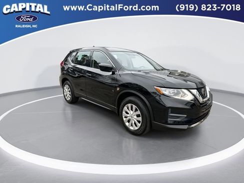 Used 2018 Nissan Rogue S image 2