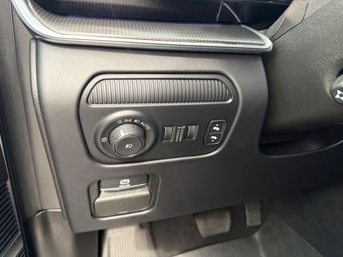 Used 2024 Jeep Grand Wagoneer L Series II w/ Quick Order Packagew 28T AWD/4WD image 18