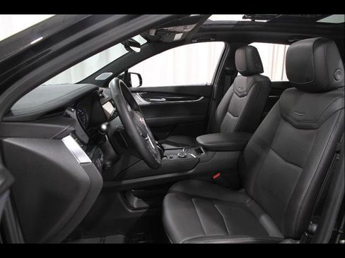 Used 2025 Cadillac XT5 Premium Luxury w/ Technology Package AWD/4WD image 5