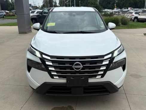 Used 2025 Nissan Rogue SV AWD/4WD image 2