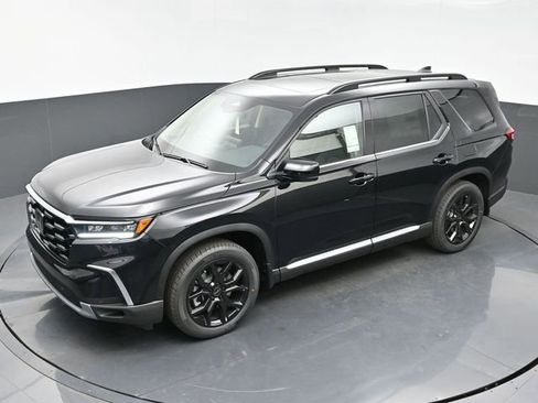 Used 2025 Honda Pilot Touring image 29
