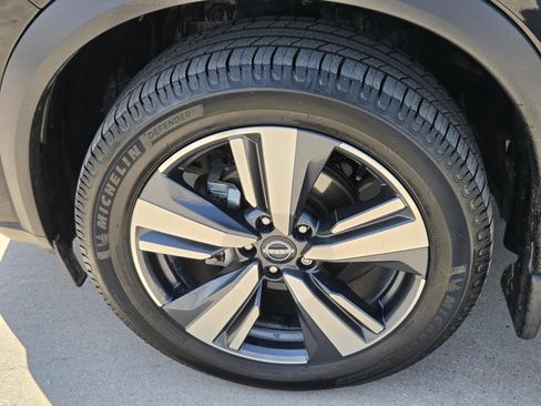 Used 2023 Nissan Rogue SL FWD image 9